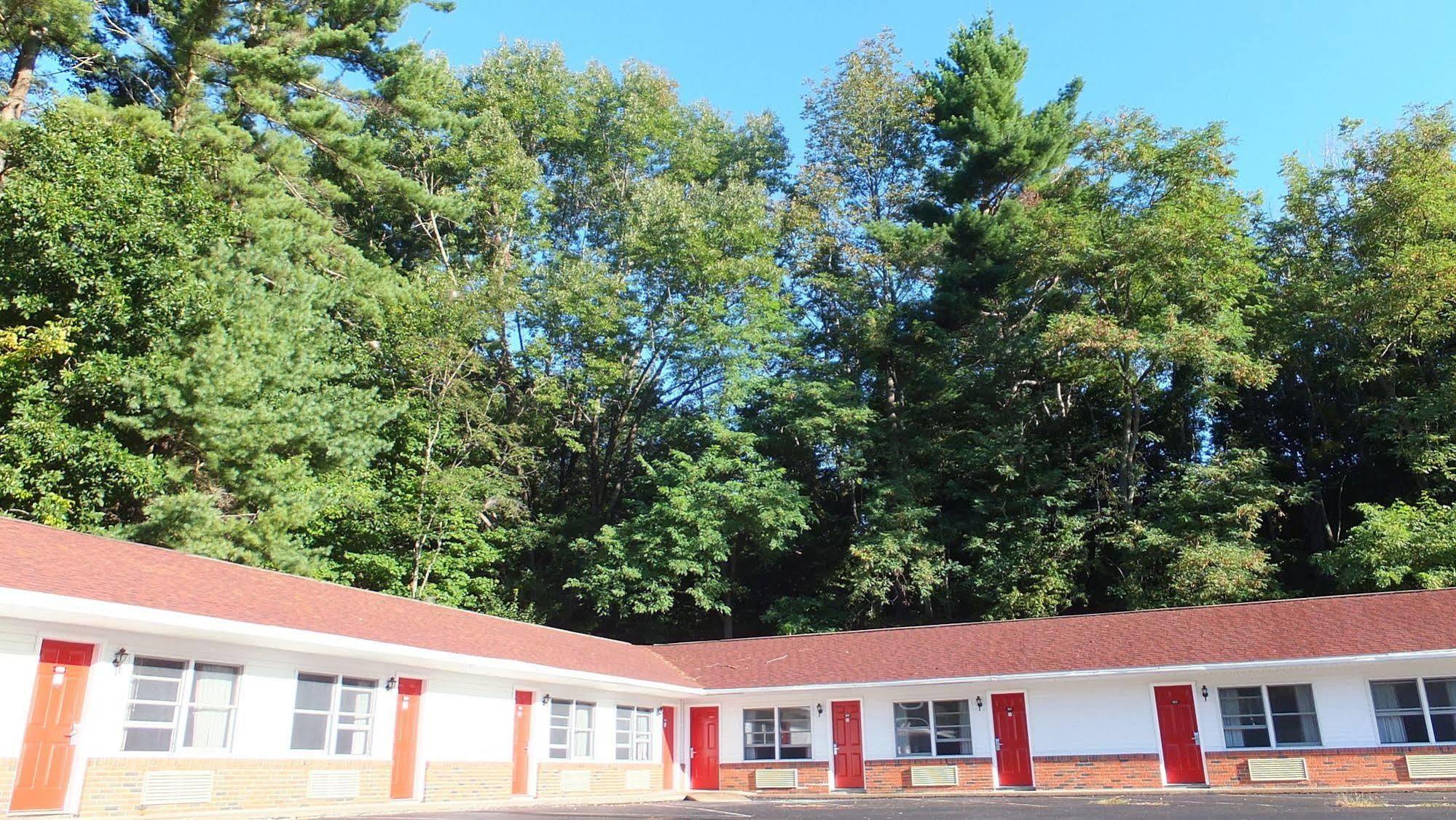 Economy Lodge 682 Main St Sturbridge Exterior photo