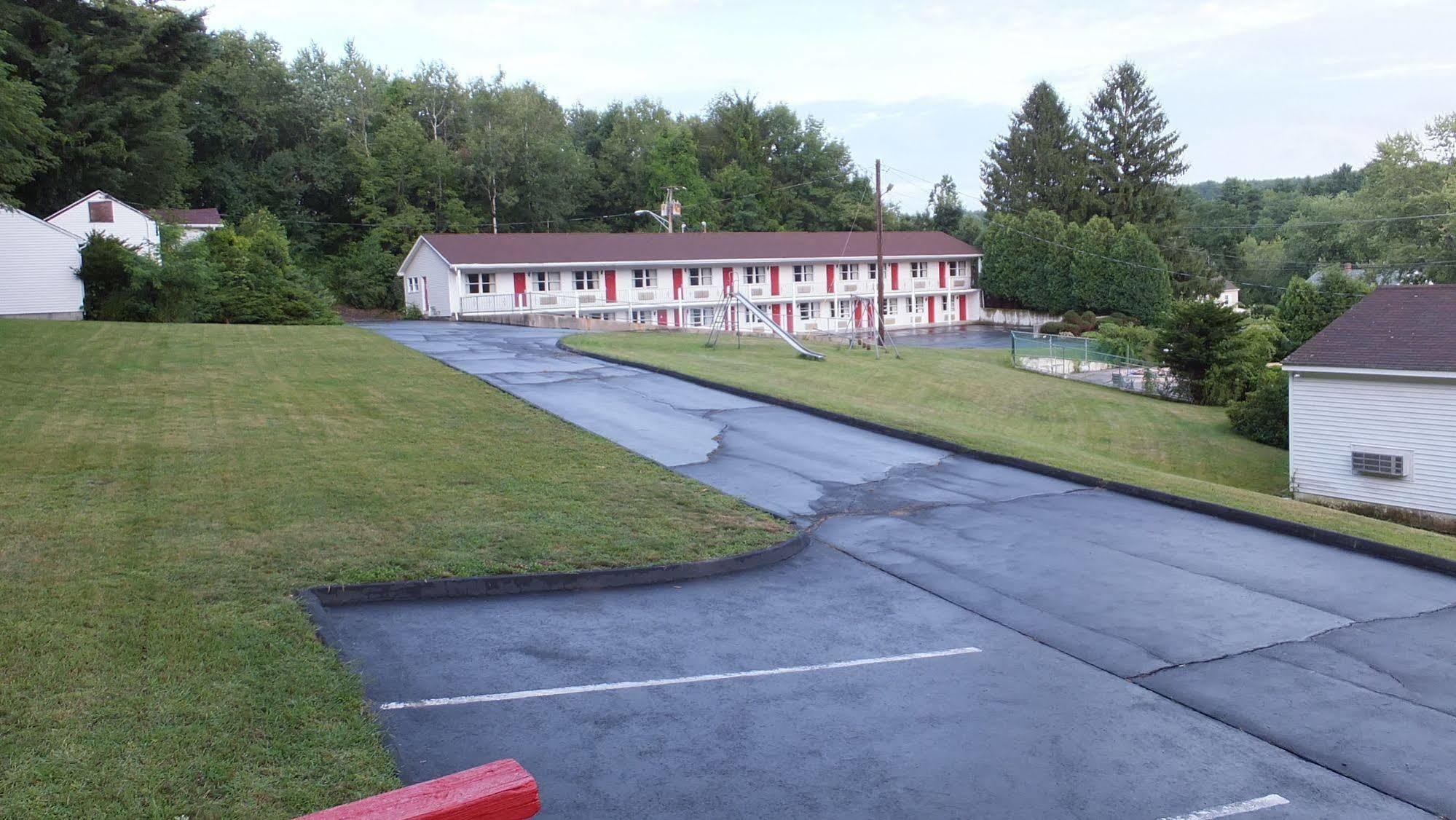 Economy Lodge 682 Main St Sturbridge Exterior photo